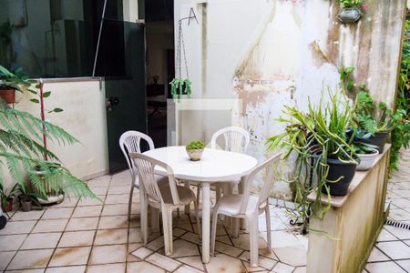 Casa à venda com 347m², 4 quartos e 2 vagasQuintal