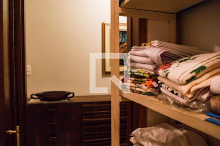 Casa à venda com 347m², 4 quartos e 2 vagasCorredor - Depósito