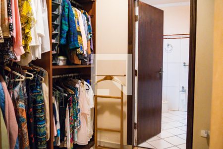 Casa à venda com 347m², 4 quartos e 2 vagasCloset da suíte