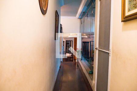 Casa à venda com 347m², 4 quartos e 2 vagasCorredor