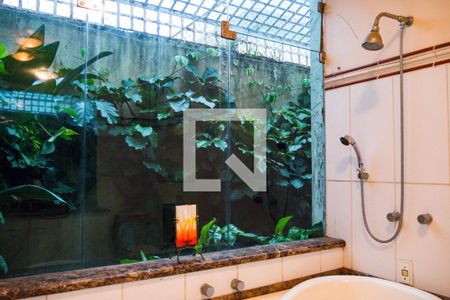 Casa à venda com 347m², 4 quartos e 2 vagasBanheiro da Suíte