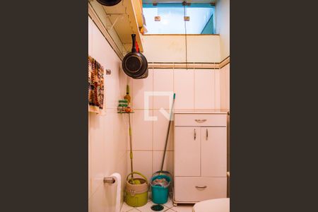 Casa à venda com 347m², 4 quartos e 2 vagasBanheiro de serviço