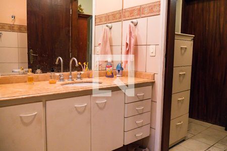 Casa à venda com 347m², 4 quartos e 2 vagasBanheiro Social