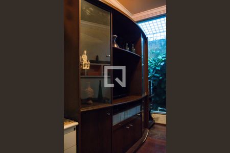 Casa à venda com 347m², 4 quartos e 2 vagasSala de TV