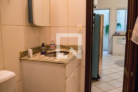 Casa à venda com 347m², 4 quartos e 2 vagasBanheiro de serviço