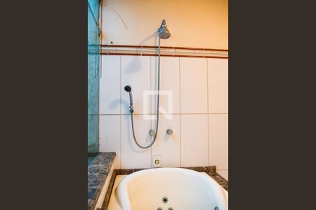 Casa à venda com 347m², 4 quartos e 2 vagasBanheiro da Suíte