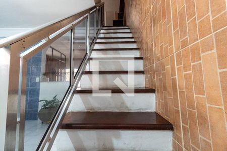 Escada de casa para alugar com 3 quartos, 130m² em Vila Ré, São Paulo