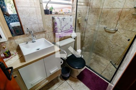 Banheiro  de apartamento à venda com 2 quartos, 54m² em Parque Pinheiros, Taboão da Serra