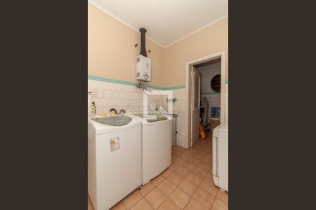 Casa à venda com 223m², 4 quartos e 5 vagas Casa à venda com 223m², 4 quartos e 5 vagasÁrea de Serviço