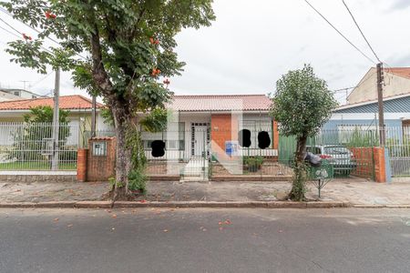 Casa à venda com 223m², 4 quartos e 5 vagas Casa à venda com 223m², 4 quartos e 5 vagasFachada