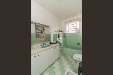 Casa à venda com 223m², 4 quartos e 5 vagas Casa à venda com 223m², 4 quartos e 5 vagasBanheiro da Suíte