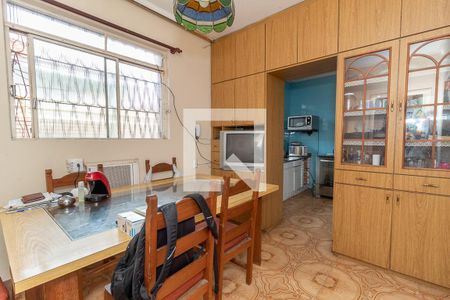 Casa à venda com 223m², 4 quartos e 5 vagas Casa à venda com 223m², 4 quartos e 5 vagasCozinha