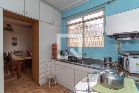 Casa à venda com 223m², 4 quartos e 5 vagas Casa à venda com 223m², 4 quartos e 5 vagasCozinha