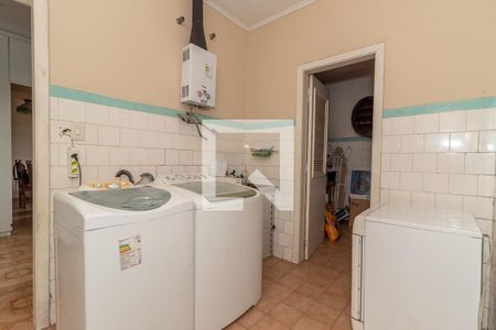 Casa à venda com 223m², 4 quartos e 5 vagas Casa à venda com 223m², 4 quartos e 5 vagasÁrea de Serviço