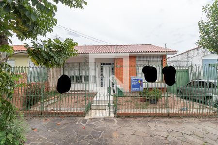 Casa à venda com 223m², 4 quartos e 5 vagas Casa à venda com 223m², 4 quartos e 5 vagasFachada