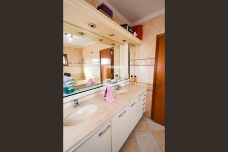 Casa à venda com 400m², 3 quartos e 3 vagasBanheiro da Suíte