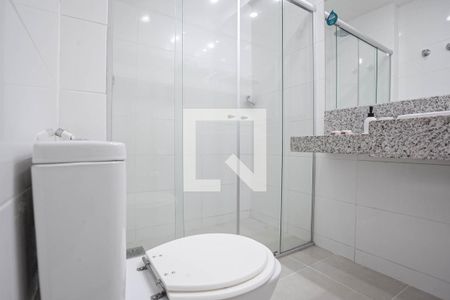 Banheiro da suíte  de kitnet/studio à venda com 1 quarto, 30m² em Pampulha, Belo Horizonte