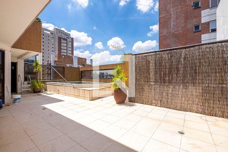 Apartamento à venda com 335m², 3 quartos e 4 vagas Apartamento à venda com 335m², 3 quartos e 4 vagasTerraço