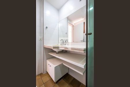 Apartamento à venda com 335m², 3 quartos e 4 vagas Apartamento à venda com 335m², 3 quartos e 4 vagasSuíte 1 - Banheiro 2