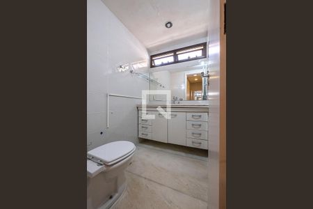 Apartamento à venda com 335m², 3 quartos e 4 vagas Apartamento à venda com 335m², 3 quartos e 4 vagasSuíte 1 - Banheiro 1