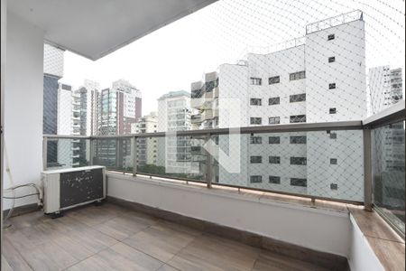 Apartamento para alugar com 160m², 3 quartos e 3 vagasVaranda 