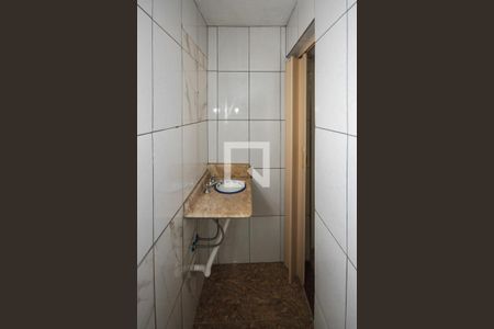 Banheiro de casa para alugar com 1 quarto, 40m² em Vila Industrial, São Paulo