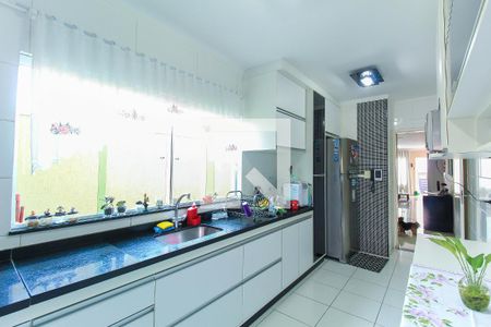 Casa à venda com 250m², 3 quartos e 5 vagas Casa à venda com 250m², 3 quartos e 5 vagasCozinha