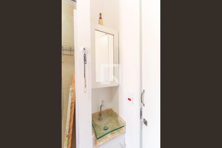 Casa à venda com 250m², 3 quartos e 5 vagas Casa à venda com 250m², 3 quartos e 5 vagasBanheiro de Serviço