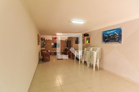 Casa à venda com 250m², 3 quartos e 5 vagas Casa à venda com 250m², 3 quartos e 5 vagasÁrea comum - Salão de festas