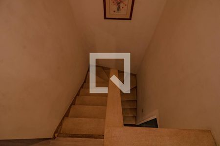 Casa para alugar com 400m², 3 quartos e 3 vagasEscada