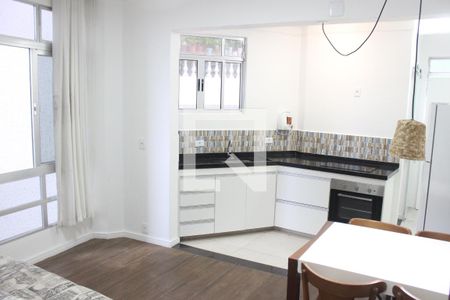 cozinha de apartamento para alugar com 1 quarto, 50m² em Itararé, São Vicente