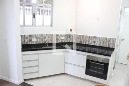 Cozinha de apartamento para alugar com 1 quarto, 50m² em Itararé, São Vicente