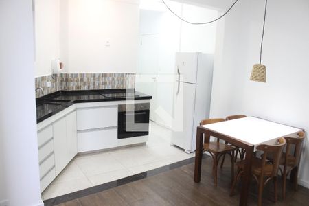 Cozinha de apartamento para alugar com 1 quarto, 50m² em Itararé, São Vicente