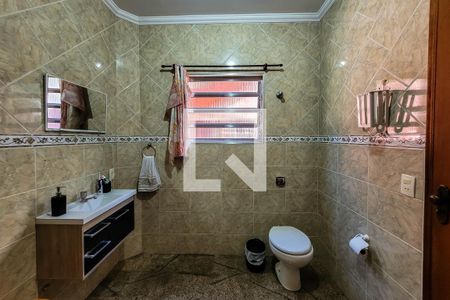 Casa à venda com 200m², 3 quartos e 3 vagasBanheiro Quarto 3 - Suíte