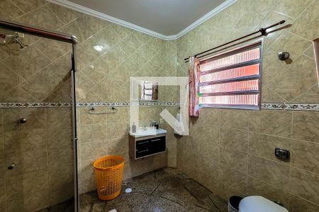 Casa à venda com 200m², 3 quartos e 3 vagasBanheiro Quarto 3 - Suíte