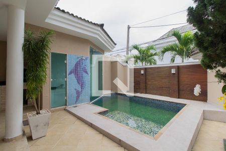 Casa à venda com 220m², 3 quartos e 2 vagasPiscina