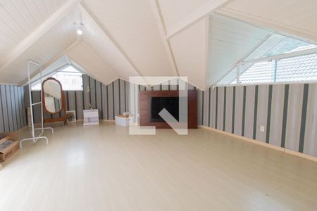 Casa à venda com 220m², 3 quartos e 2 vagasSótão 