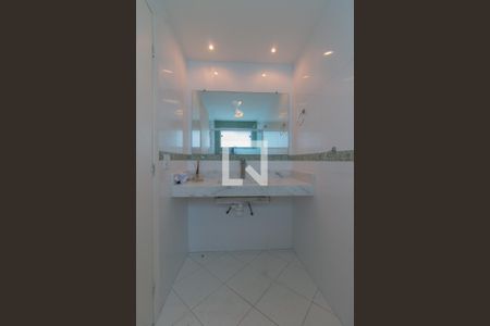 Casa à venda com 220m², 3 quartos e 2 vagasBanheiro da Suíte 2