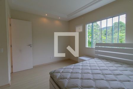 Casa à venda com 220m², 3 quartos e 2 vagasQuarto 3 - Suíte