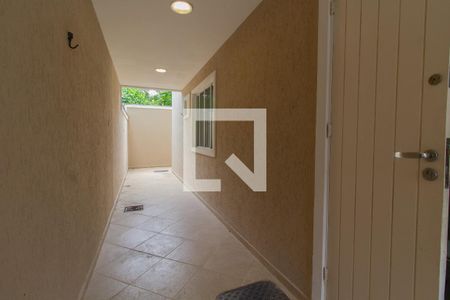 Casa à venda com 220m², 3 quartos e 2 vagasCorredor