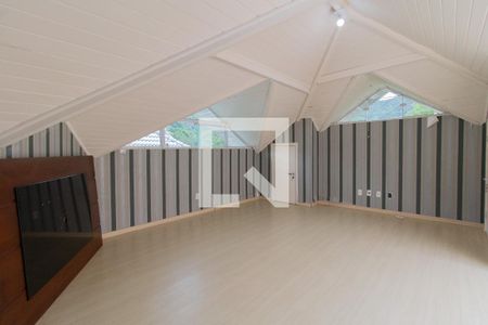 Casa à venda com 220m², 3 quartos e 2 vagasSótão 