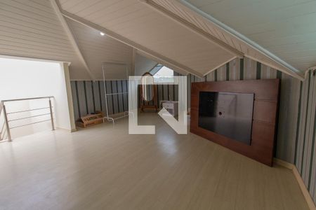 Casa à venda com 220m², 3 quartos e 2 vagasSótão 