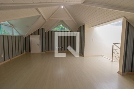 Casa à venda com 220m², 3 quartos e 2 vagasSótão 