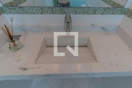 Casa à venda com 220m², 3 quartos e 2 vagasBanheiro da Suíte 2