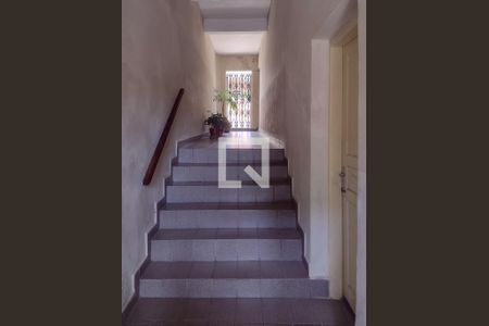 Casa à venda com 300m², 4 quartos e sem vagaEscada Entrada