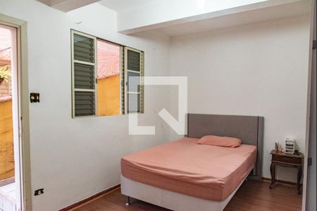 Casa à venda com 180m², 3 quartos e 3 vagasQuarto de serviço