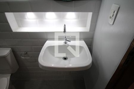 Banheiro de casa para alugar com 1 quarto, 56m² em Jardim Sao Roberto, São Paulo