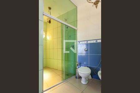Banheiro da Suíte 1 de casa para alugar com 2 quartos, 200m² em Sinimbu, Belo Horizonte