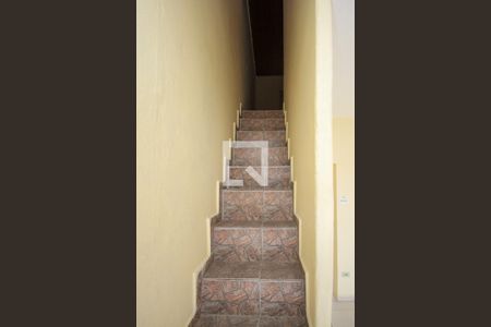 escada de casa para alugar com 2 quartos, 60m² em Jardim Vila Formosa, São Paulo