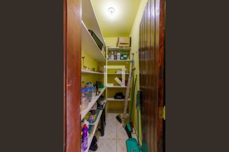 Casa à venda com 410m², 4 quartos e 3 vagas Casa à venda com 410m², 4 quartos e 3 vagasCozinha Despensa